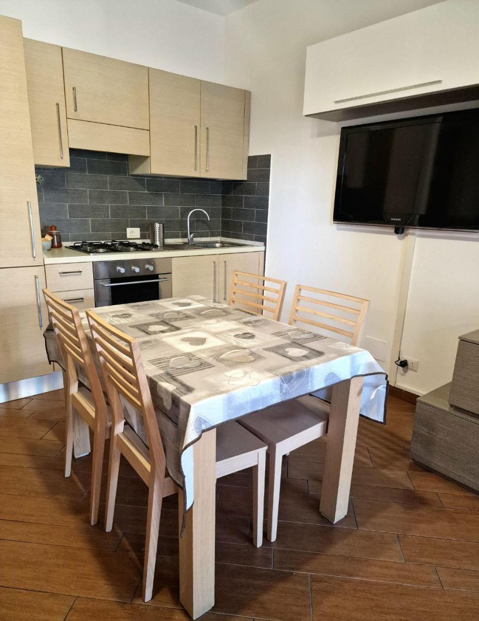 Domus Livio, 7 Min Fco Airport, Free Wifi, Garden Apartment, 2 Tv Hd Фиумичино Екстериор снимка
