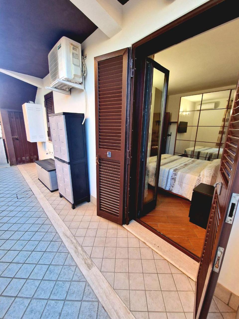 Domus Livio, 7 Min Fco Airport, Free Wifi, Garden Apartment, 2 Tv Hd Фиумичино Екстериор снимка