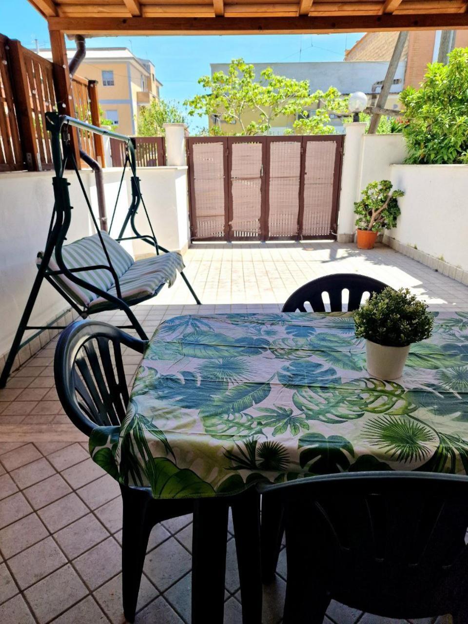 Domus Livio, 7 Min Fco Airport, Free Wifi, Garden Apartment, 2 Tv Hd Фиумичино Екстериор снимка